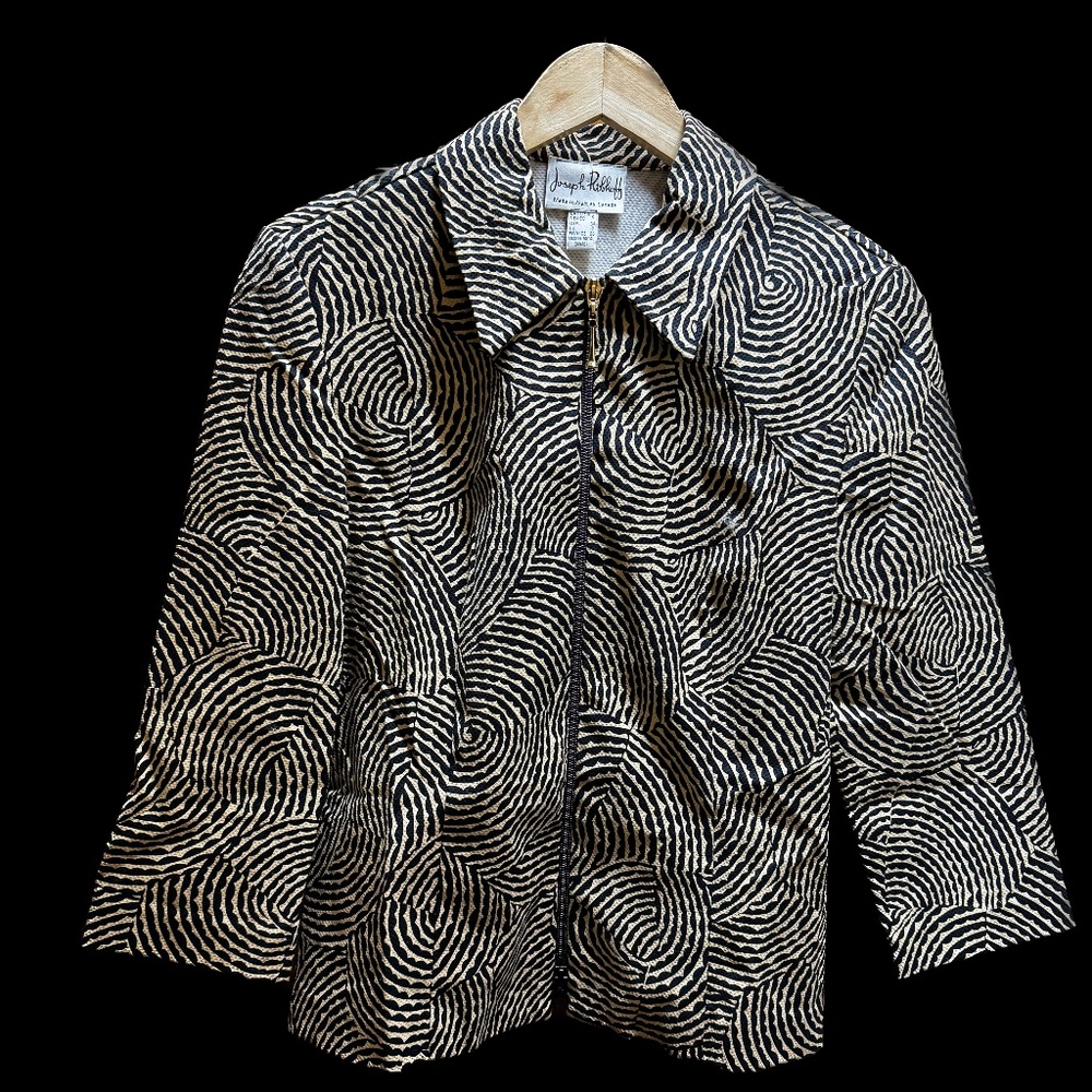 JOSEPH RIBKOFF light weight 3/4 inch sleeve jacket-Size 6